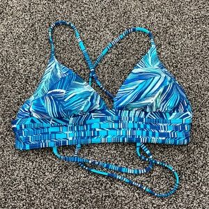 La Blanca Swimwear – Sketched Crisscrossing Back Bikini Top